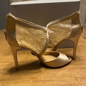 Jessica Simpson Champagne Lace Heels Size 7.5